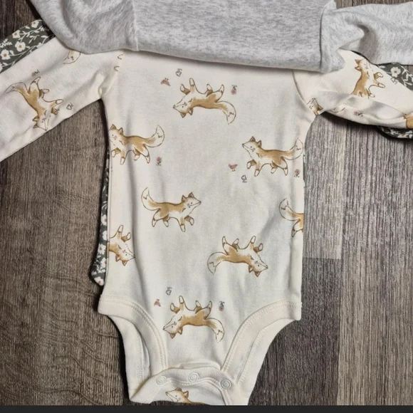 Carter's Gray and Green Fox Print Baby Bodysuit Set Size 3 Months NWT - Picture 3 of 4